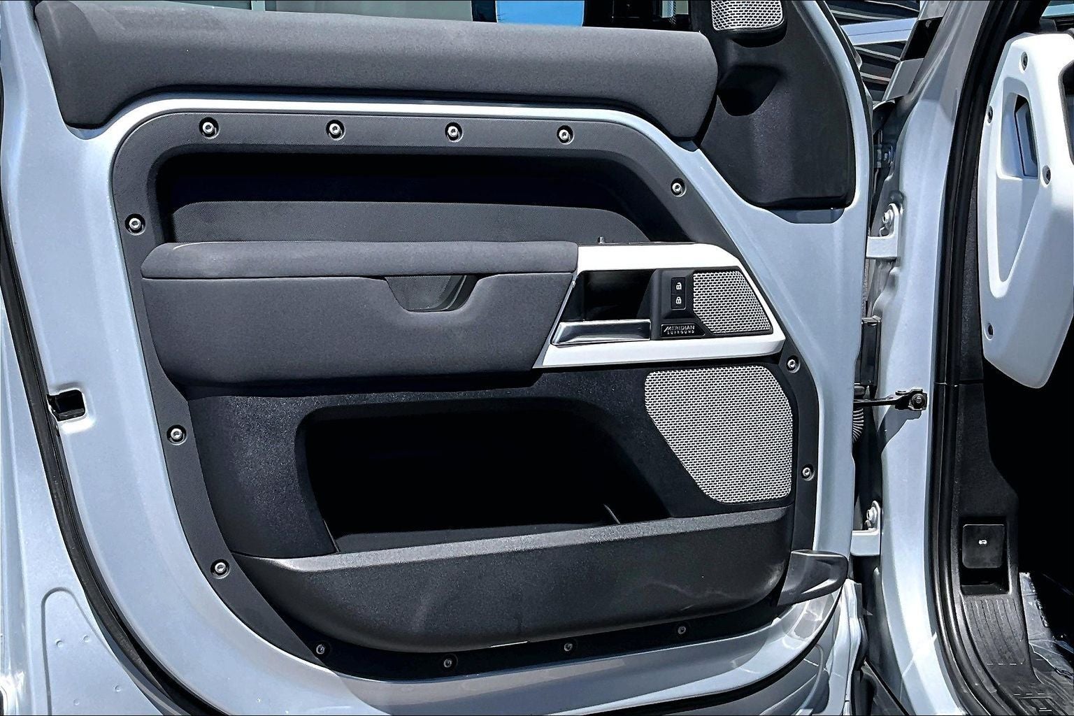 2023 Land Rover Defender 130 SE