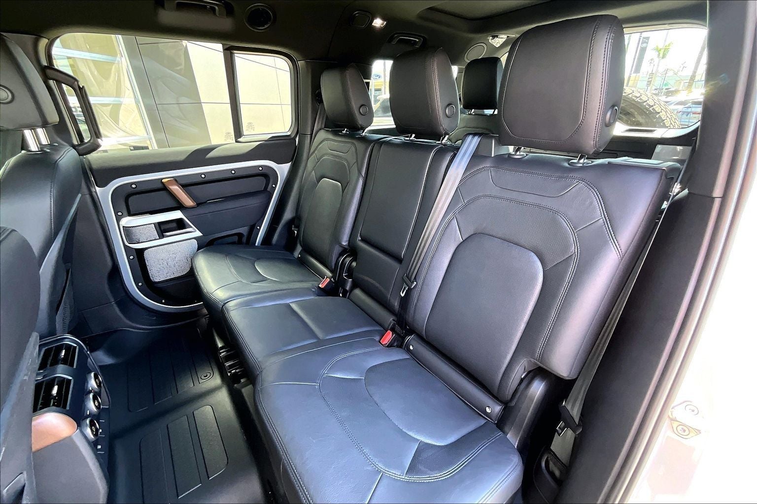 2023 Land Rover Defender 130 SE