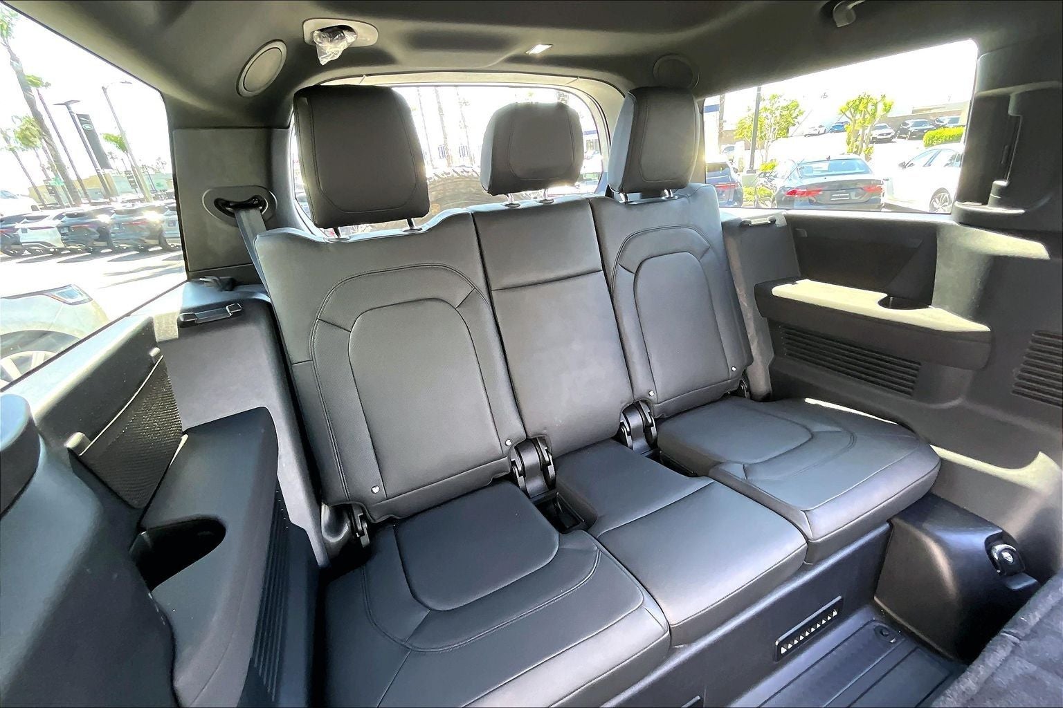 2023 Land Rover Defender 130 SE