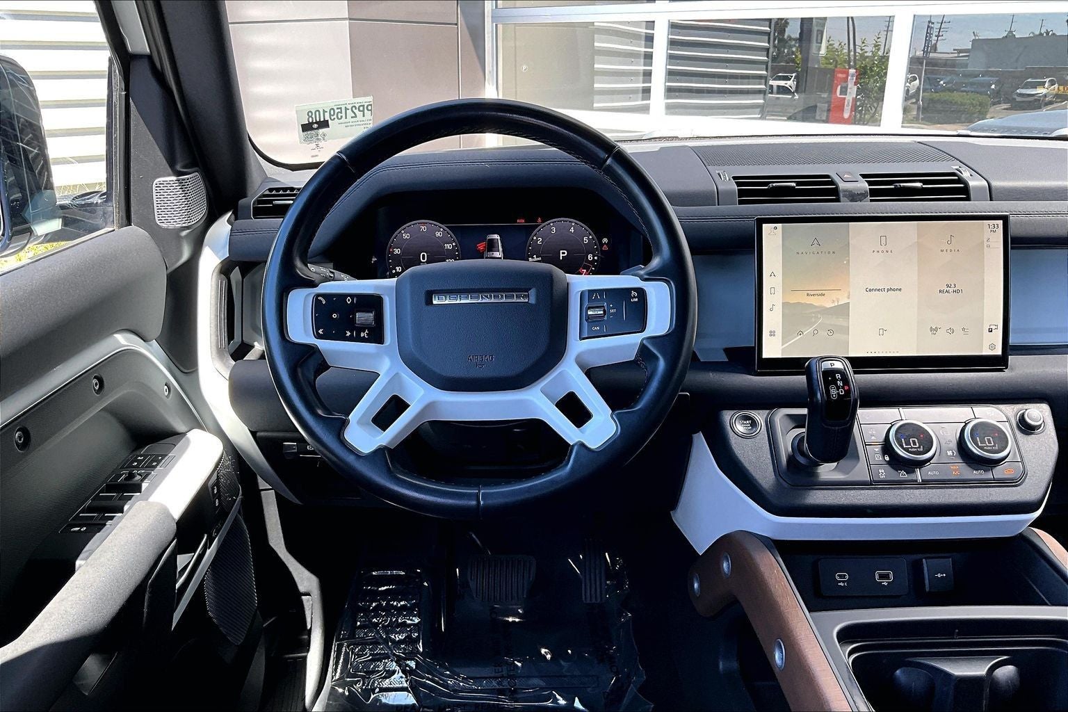 2023 Land Rover Defender 130 SE