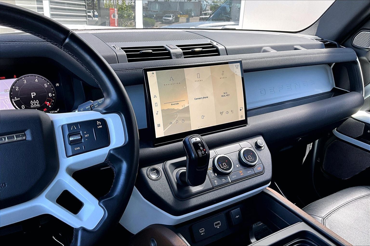 2023 Land Rover Defender 130 SE