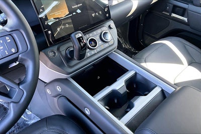 2026 Land Rover Defender 90 V8