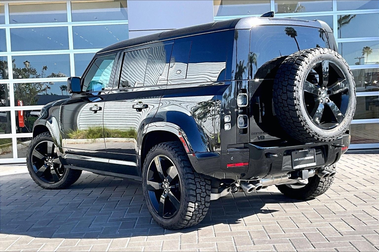 2023 Land Rover Defender 110 V8