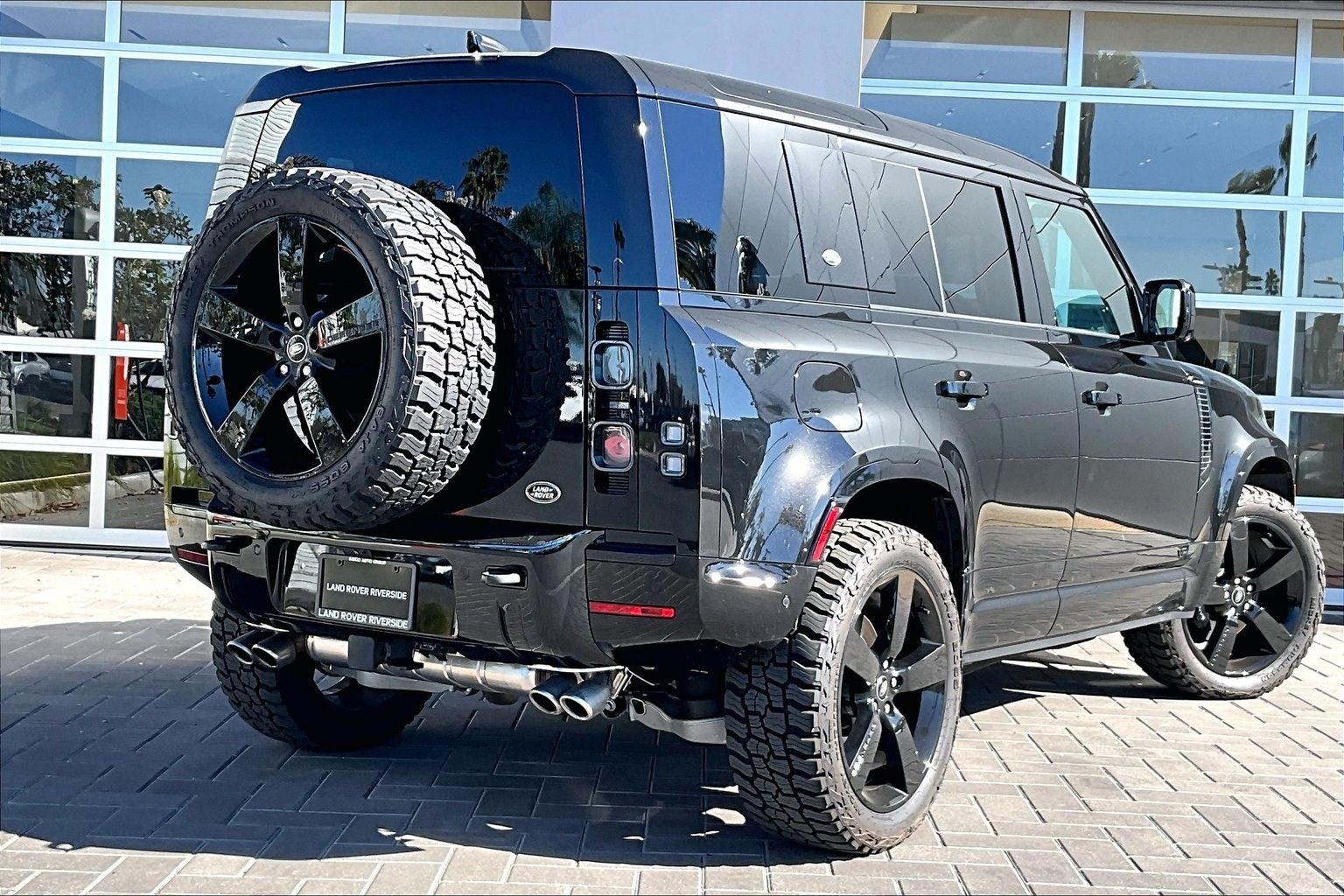 2023 Land Rover Defender 110 V8