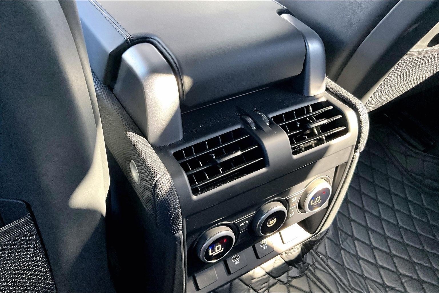 2023 Land Rover Defender 110 V8