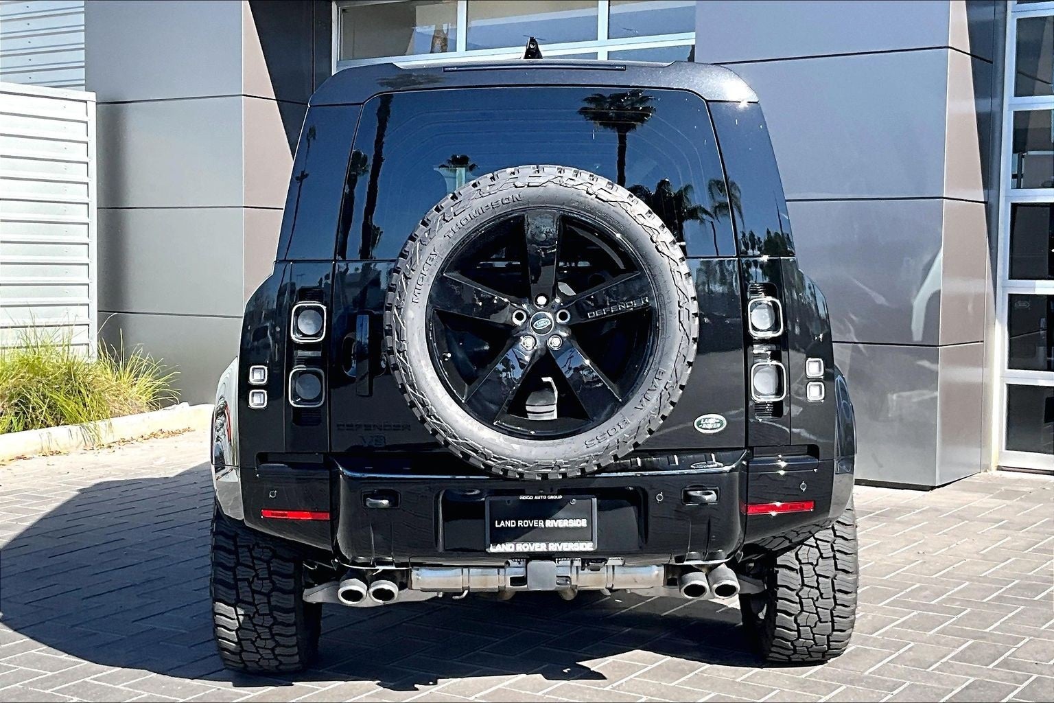 2023 Land Rover Defender 110 V8