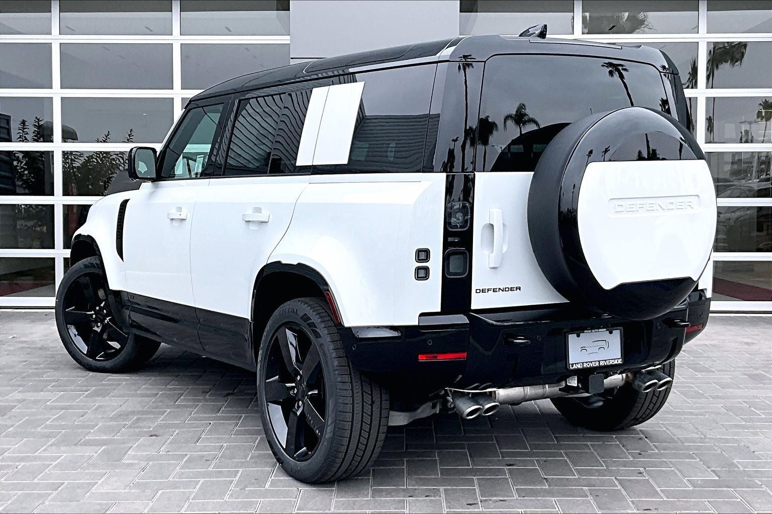 2026 Land Rover Defender 110 V8