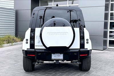 2026 Land Rover Defender 110 V8