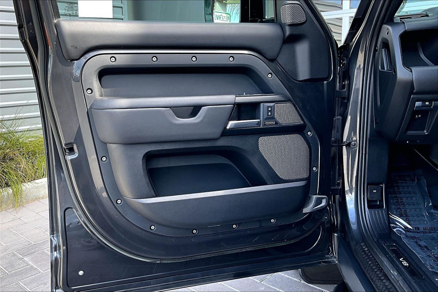 2023 Land Rover Defender 110 V8