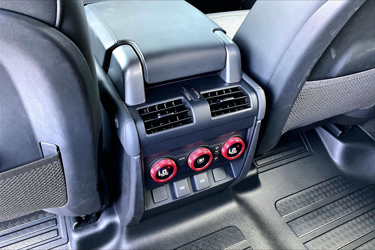 2023 Land Rover Defender 110 V8