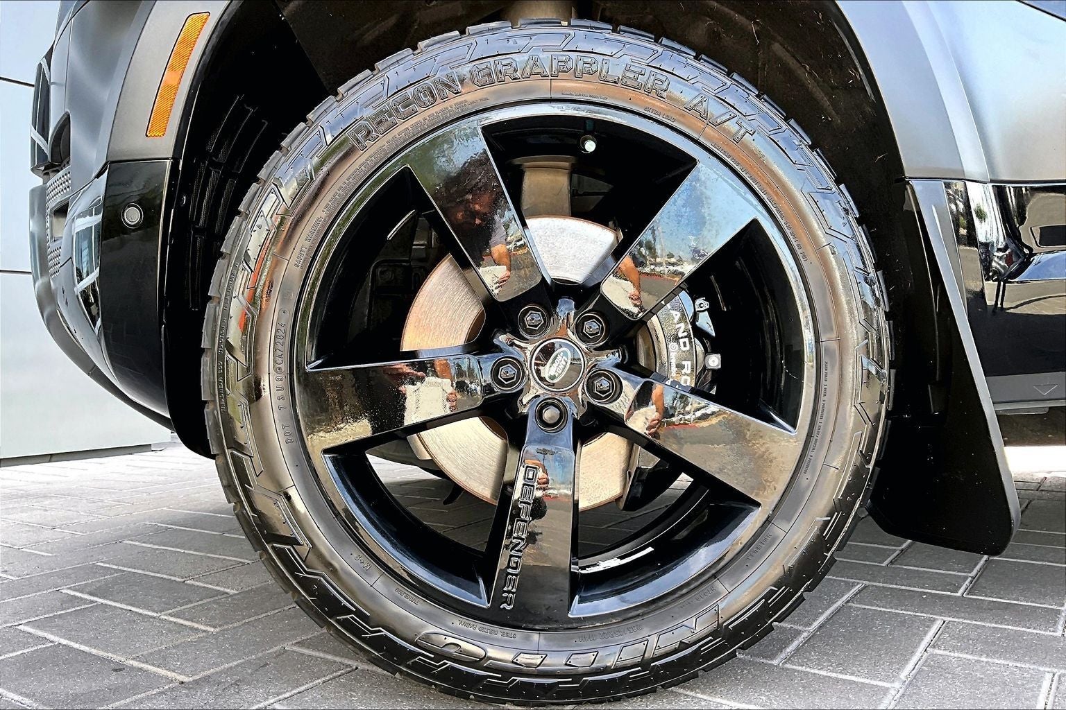 2023 Land Rover Defender 110 V8