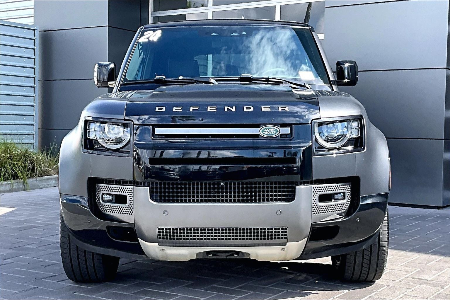 2024 Land Rover Defender 110 Carpathian Edition