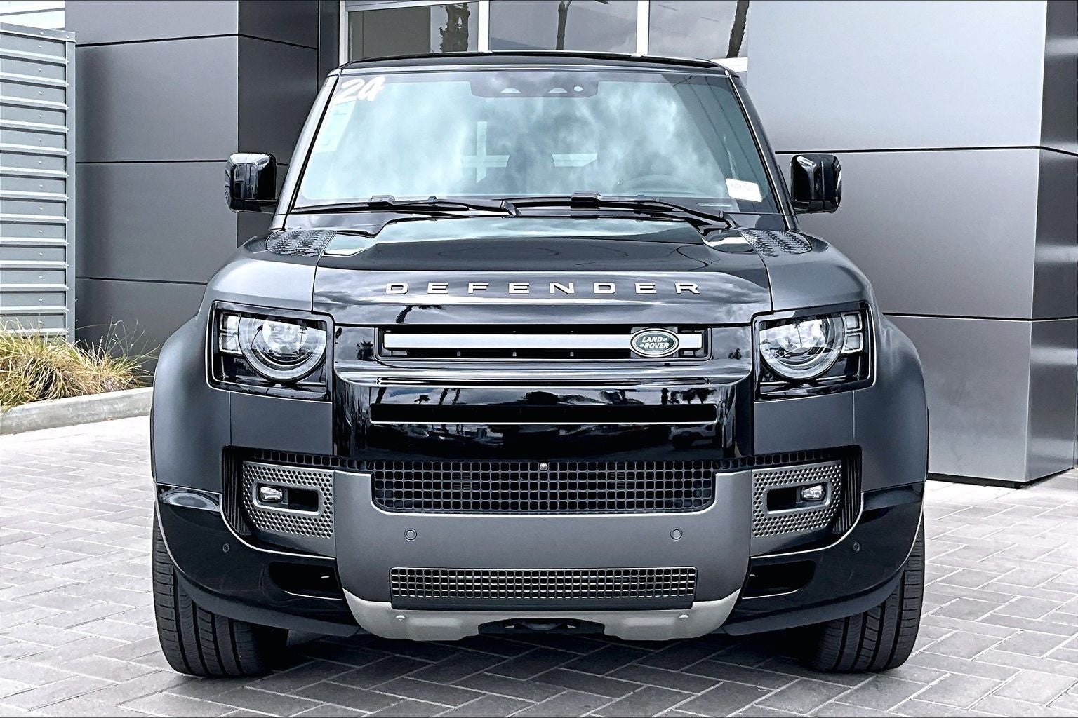 2024 Land Rover Defender 110 Carpathian Edition