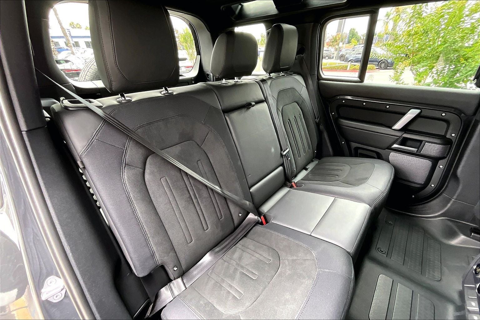 2024 Land Rover Defender 110 Carpathian Edition
