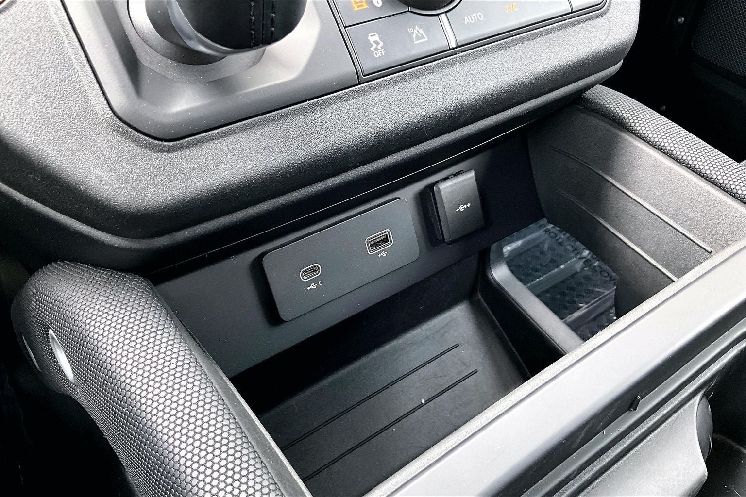 2024 Land Rover Defender 110 Carpathian Edition