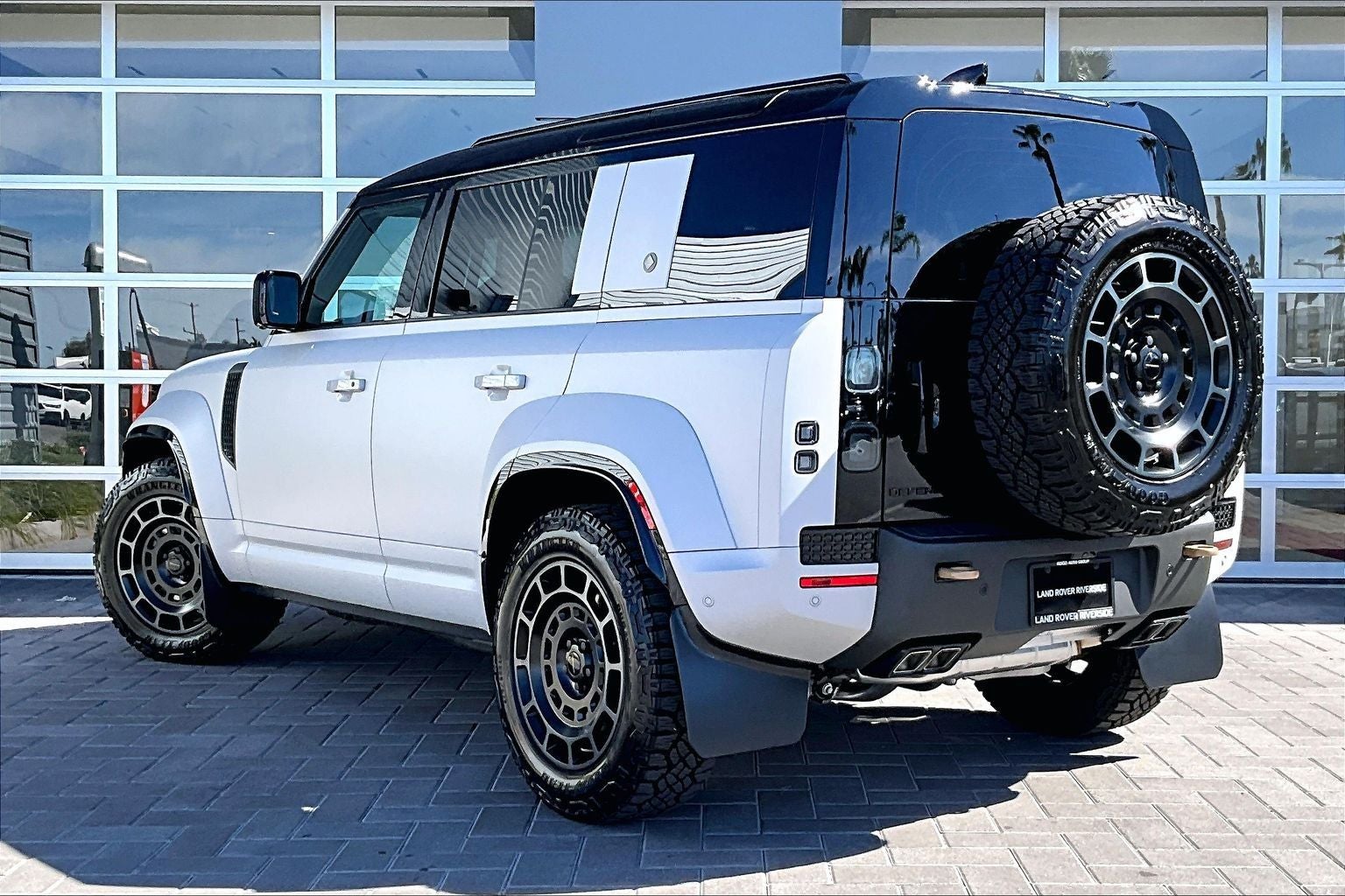 2026 Land Rover Defender 110 OCTA