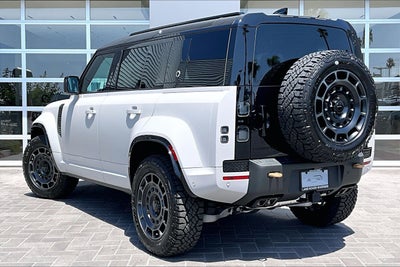 2026 Land Rover Defender 110 V8