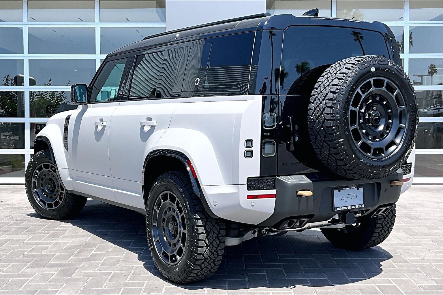 2026 Land Rover Defender 110 V8