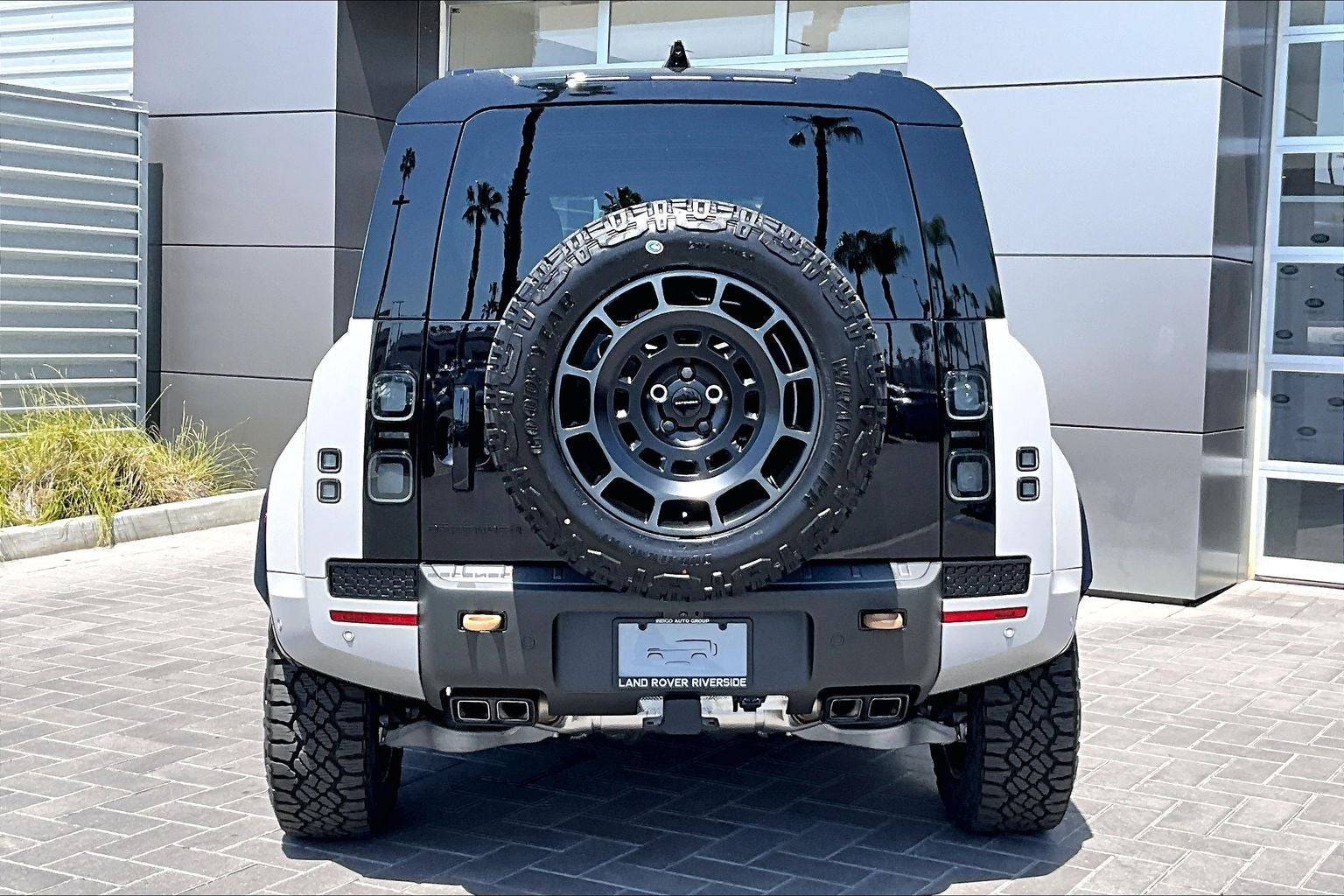 2026 Land Rover Defender 110 V8