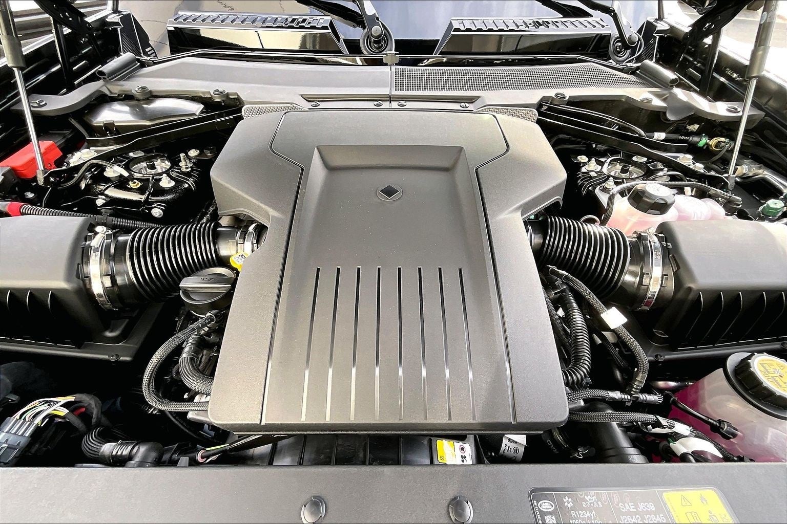 2026 Land Rover Defender 110 OCTA Black Edition