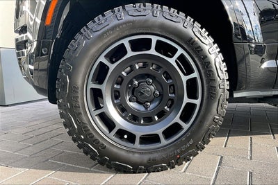 2026 Land Rover Defender 110 OCTA Black Edition