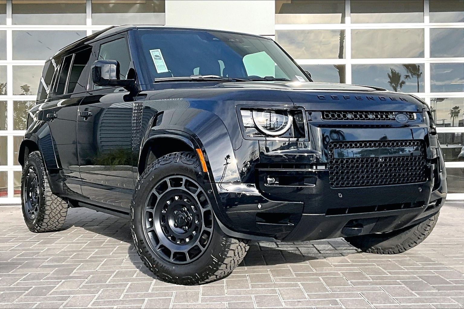 2026 Land Rover Defender 110 OCTA Black Edition