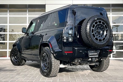 2026 Land Rover Defender 110 OCTA Black Edition