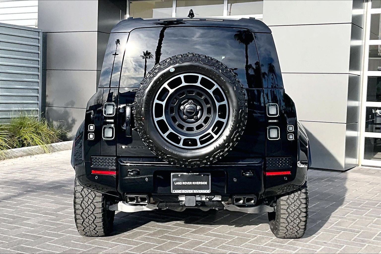 2026 Land Rover Defender 110 OCTA Black Edition