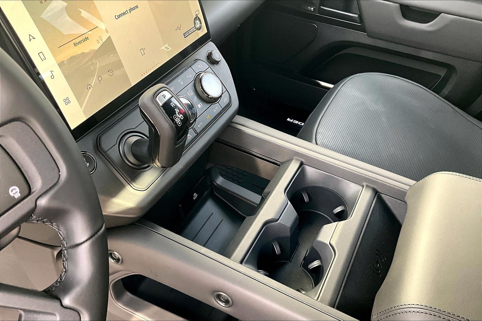 2026 Land Rover Defender 110 OCTA Black Edition