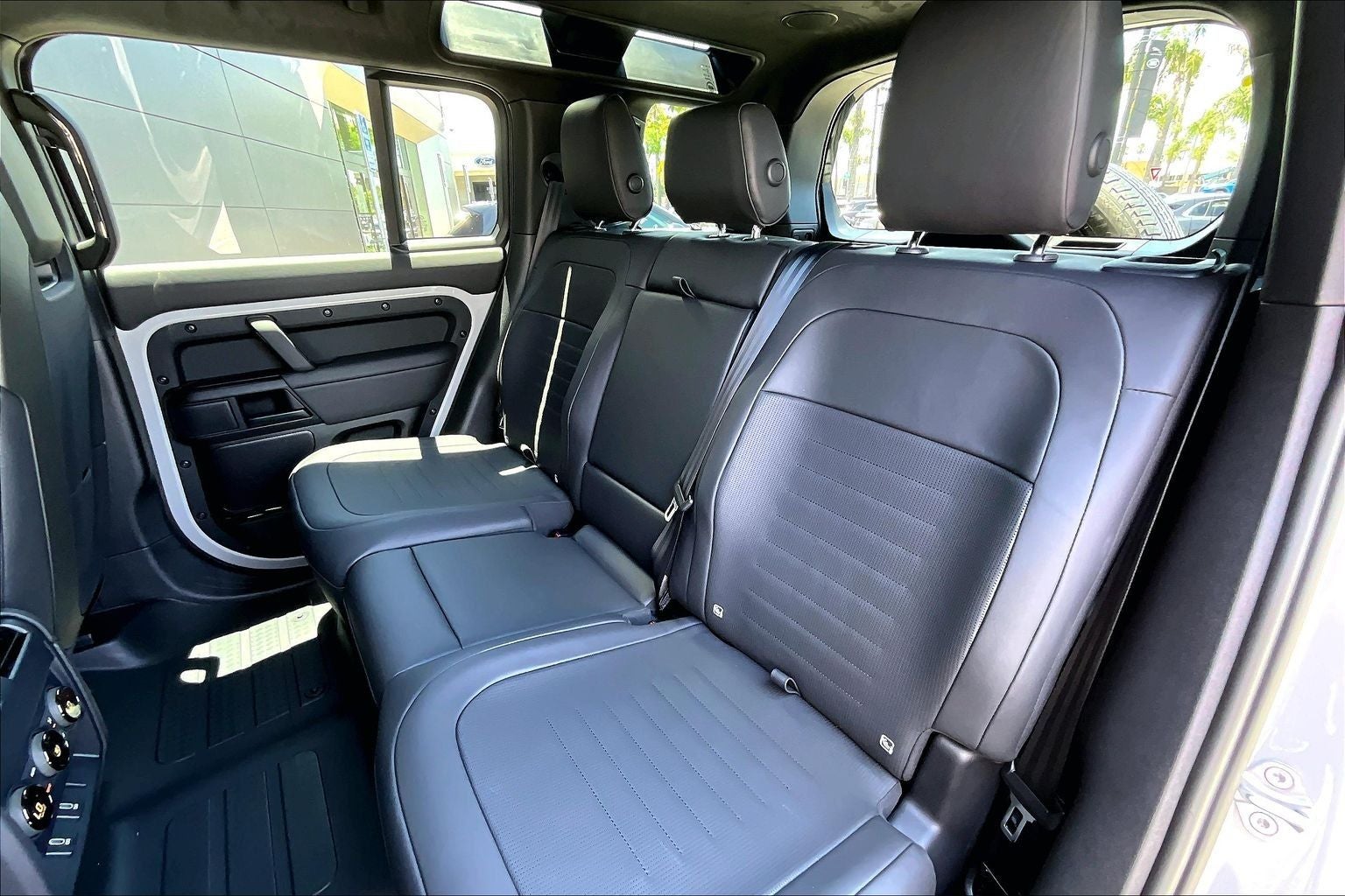 2026 Land Rover Defender 110 OCTA