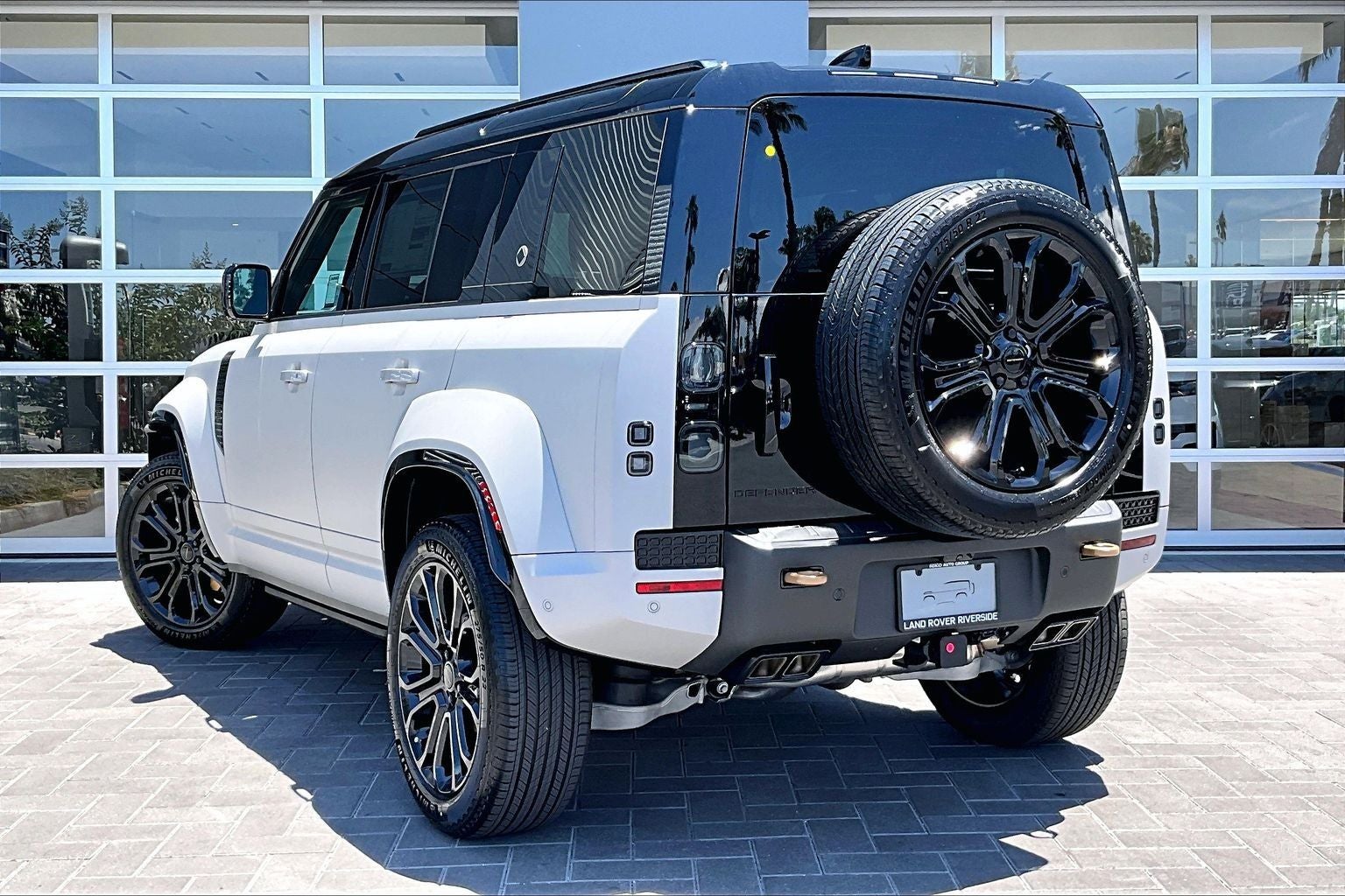 2026 Land Rover Defender 110 OCTA