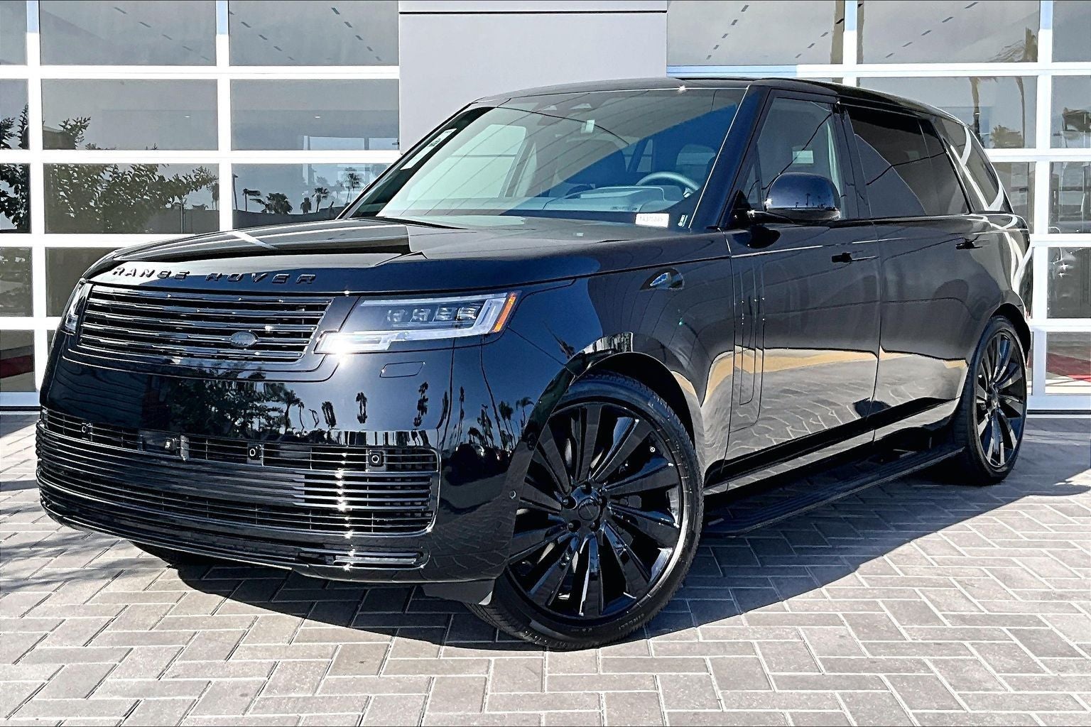 2026 Land Rover Range Rover SV LWB BLACK EDITION