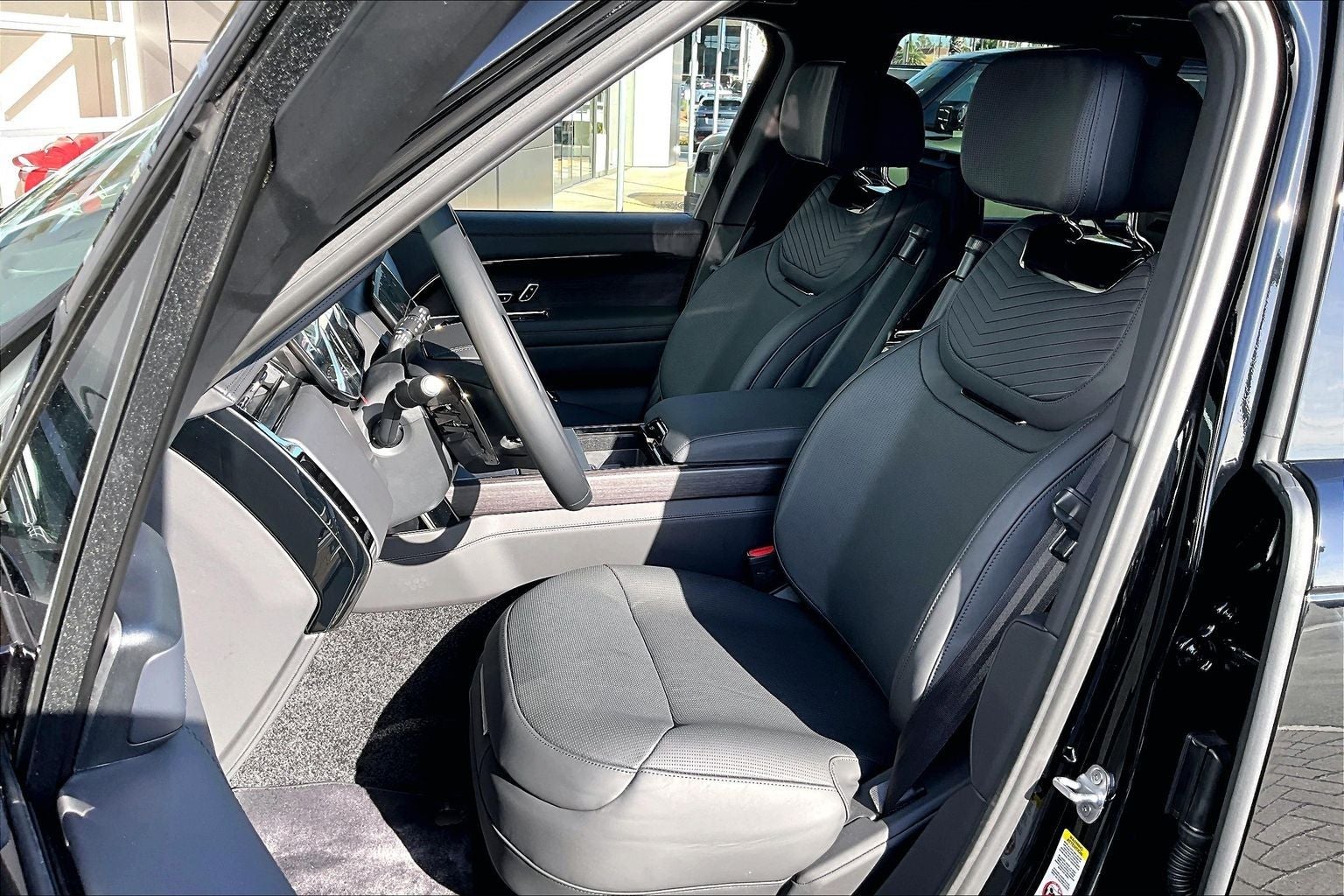 2026 Land Rover Range Rover SV LWB BLACK EDITION