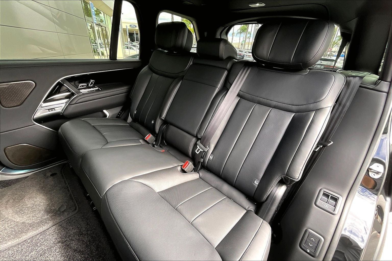 2026 Land Rover Range Rover Autobiography 7 Passenger