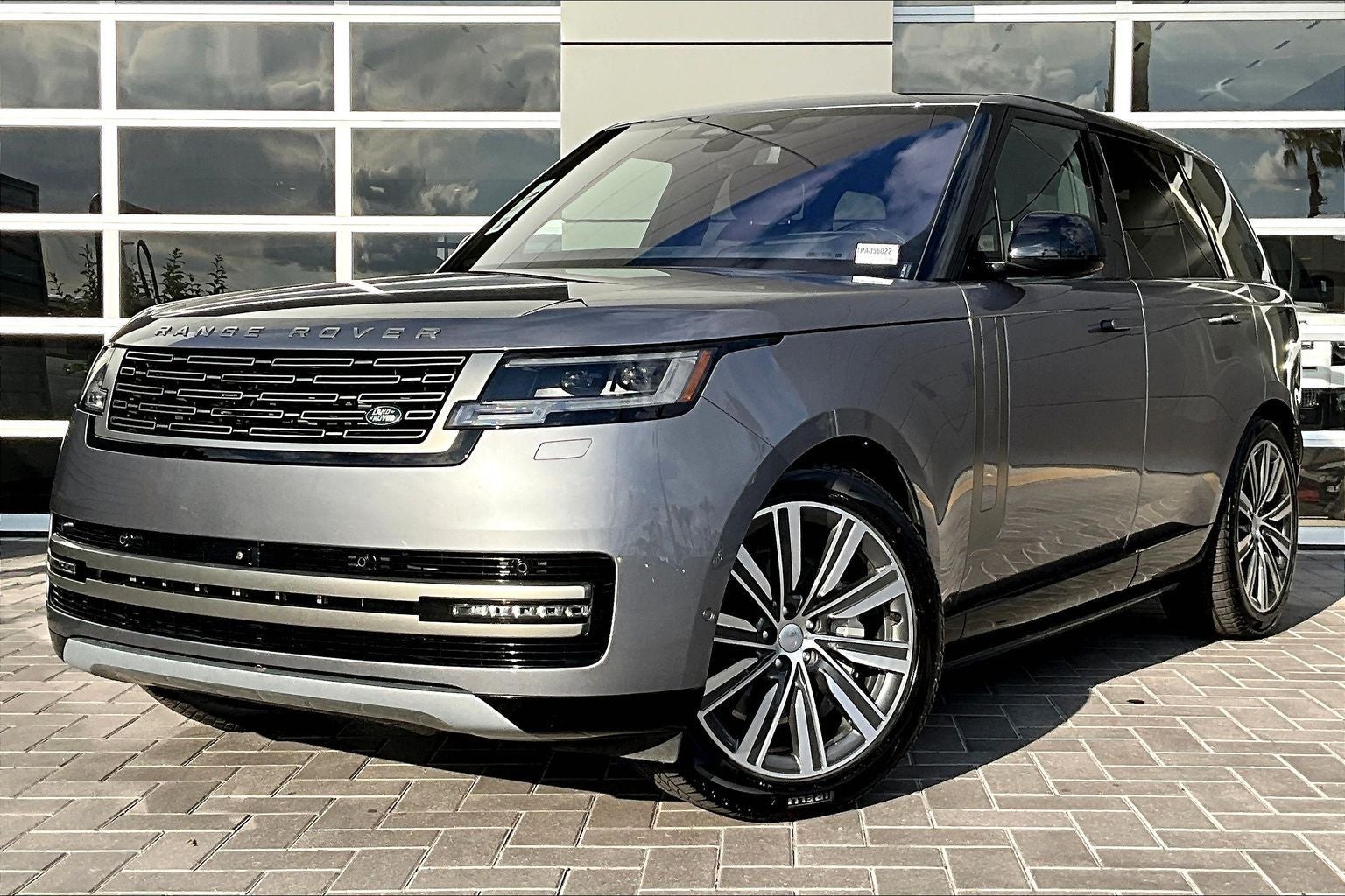 2023 Land Rover Range Rover SE