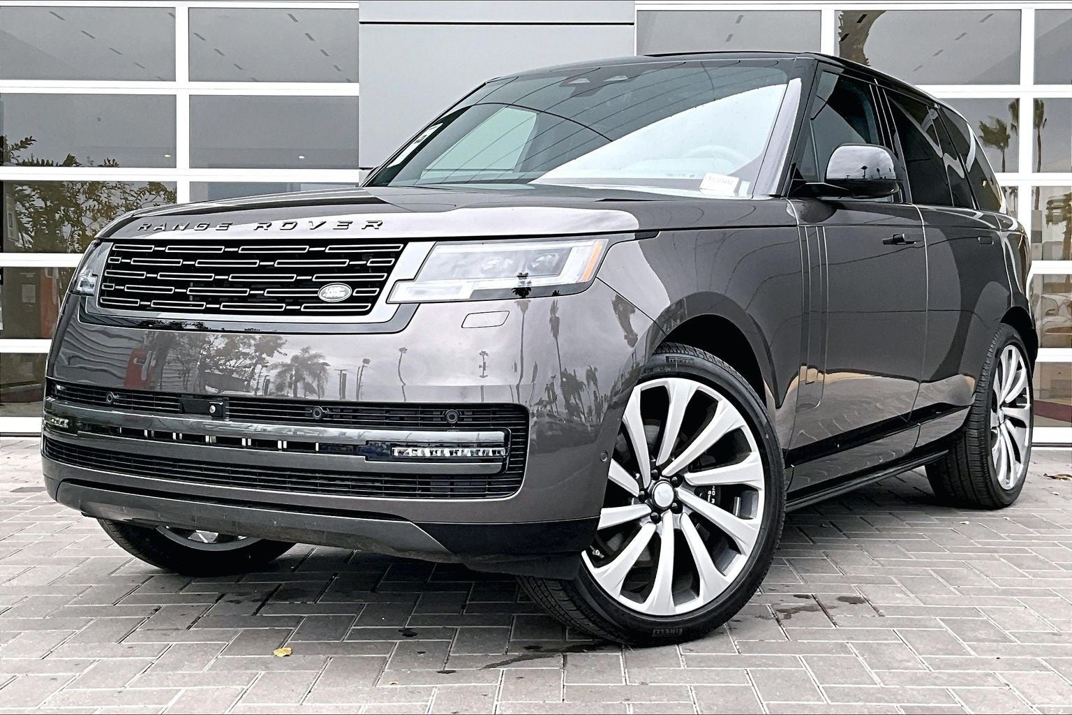 2025 Land Rover Range Rover SE