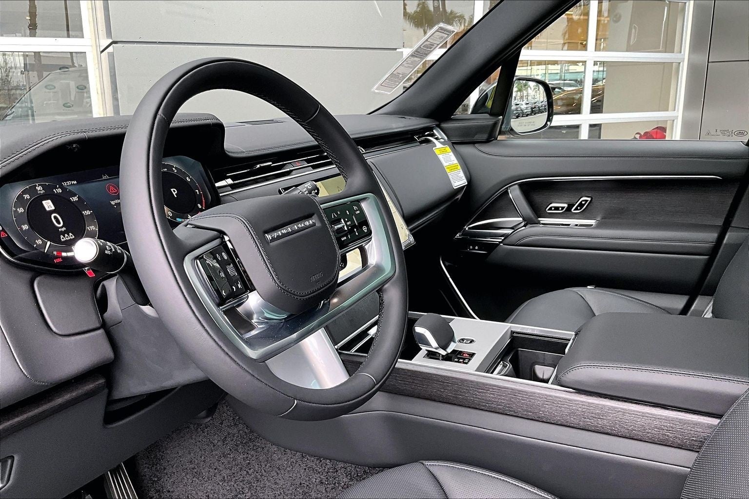 2025 Land Rover Range Rover SE