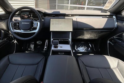 2025 Land Rover Range Rover SE