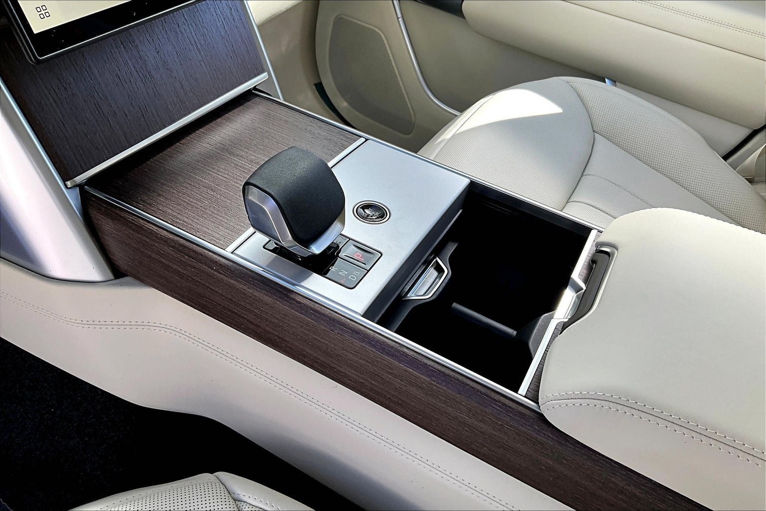 2026 Land Rover Range Rover Plug-In Hybrid SE