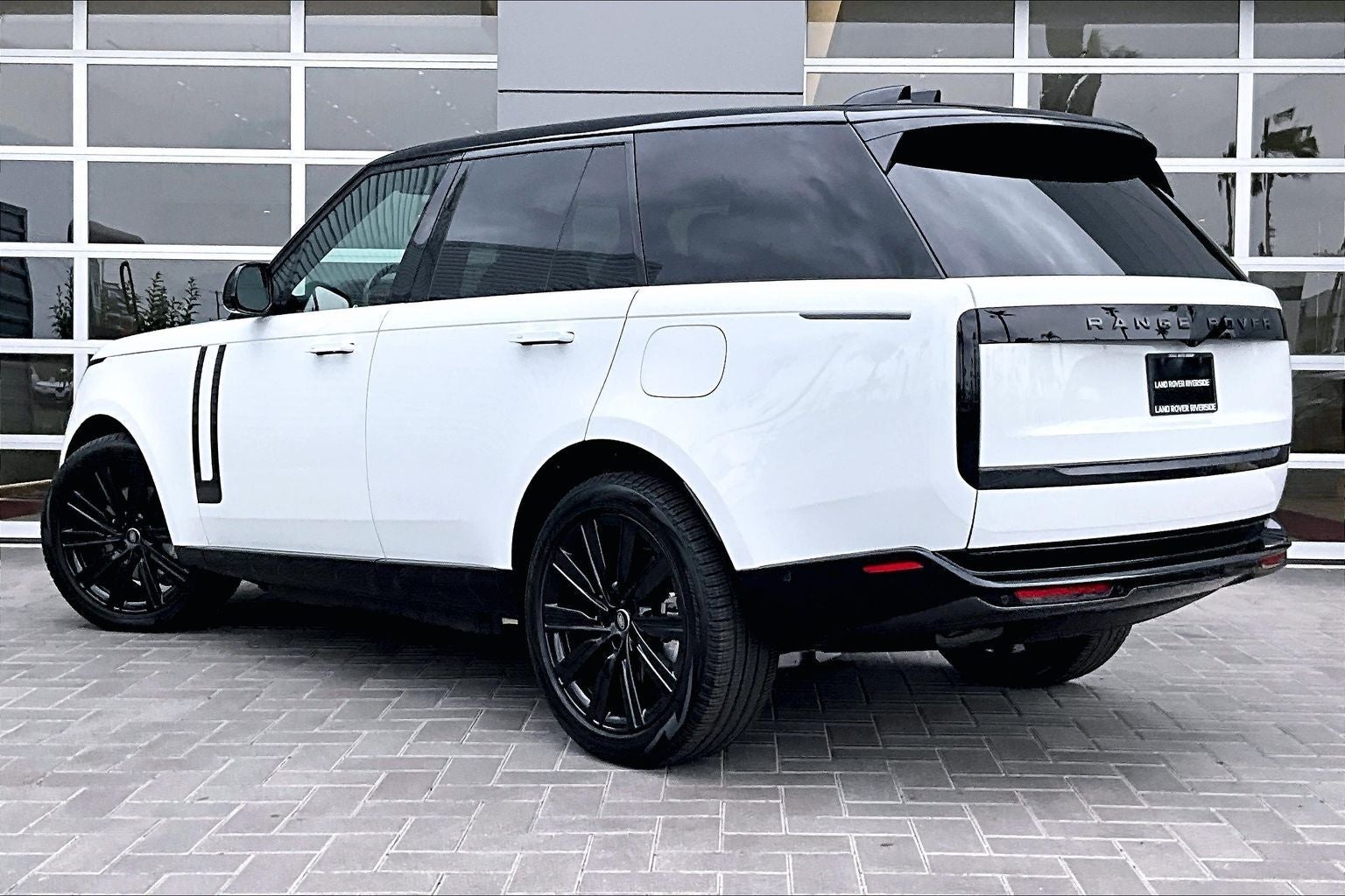 2025 Land Rover Range Rover Plug-In Hybrid SE