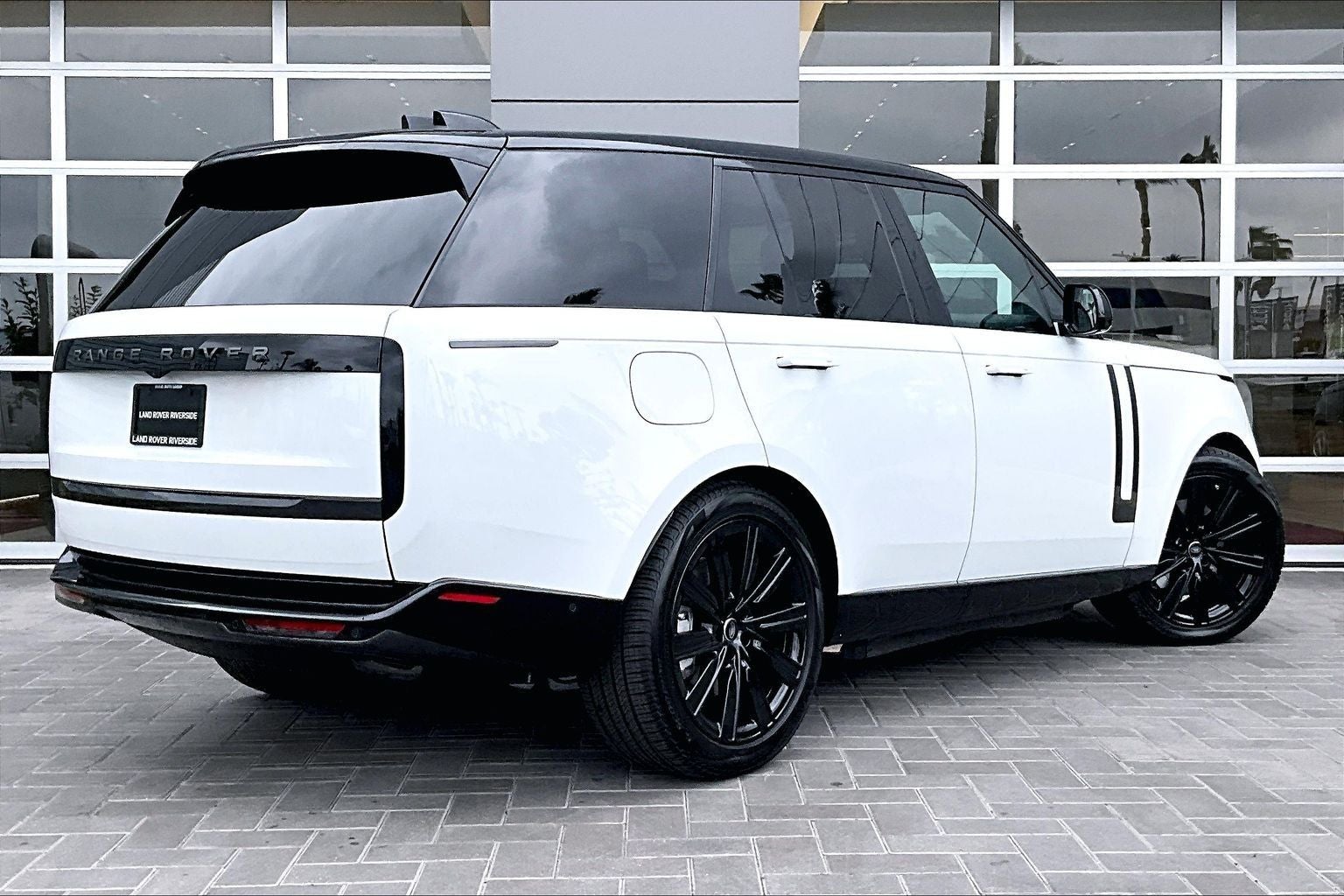2025 Land Rover Range Rover Plug-In Hybrid SE