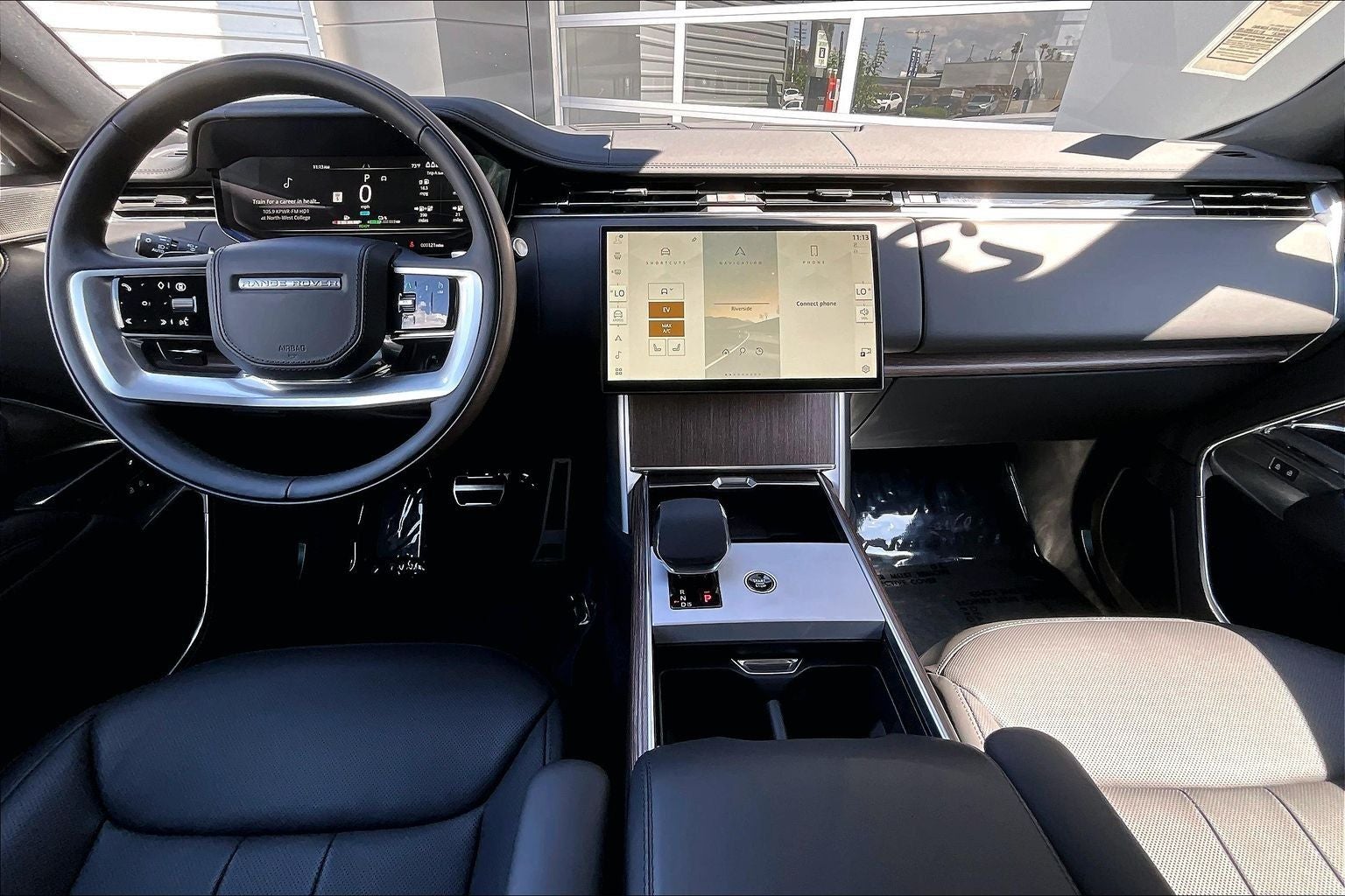 2025 Land Rover Range Rover Plug-In Hybrid SE