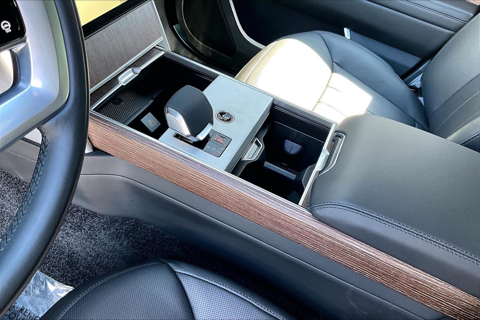 2025 Land Rover Range Rover Plug-In Hybrid SE