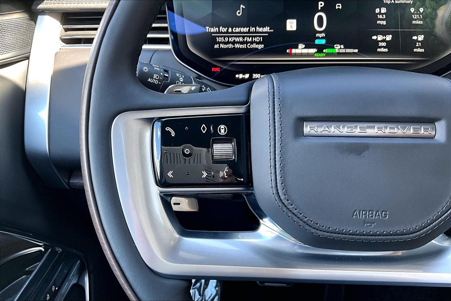 2025 Land Rover Range Rover Plug-In Hybrid SE