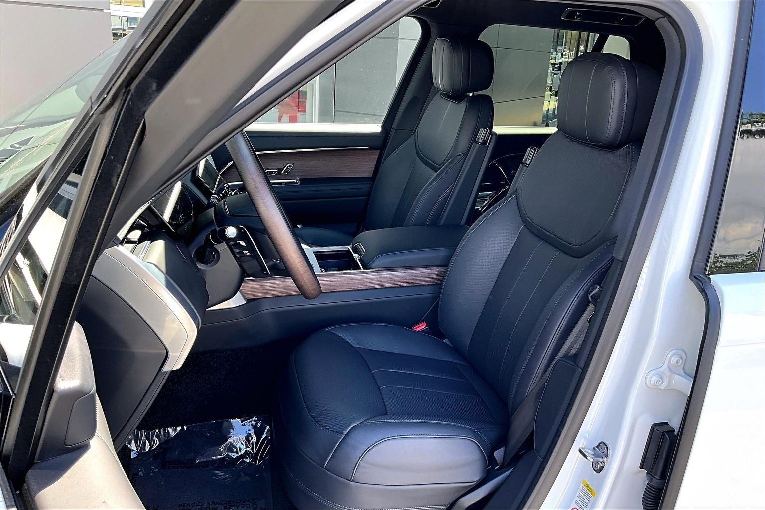 2025 Land Rover Range Rover Plug-In Hybrid SE