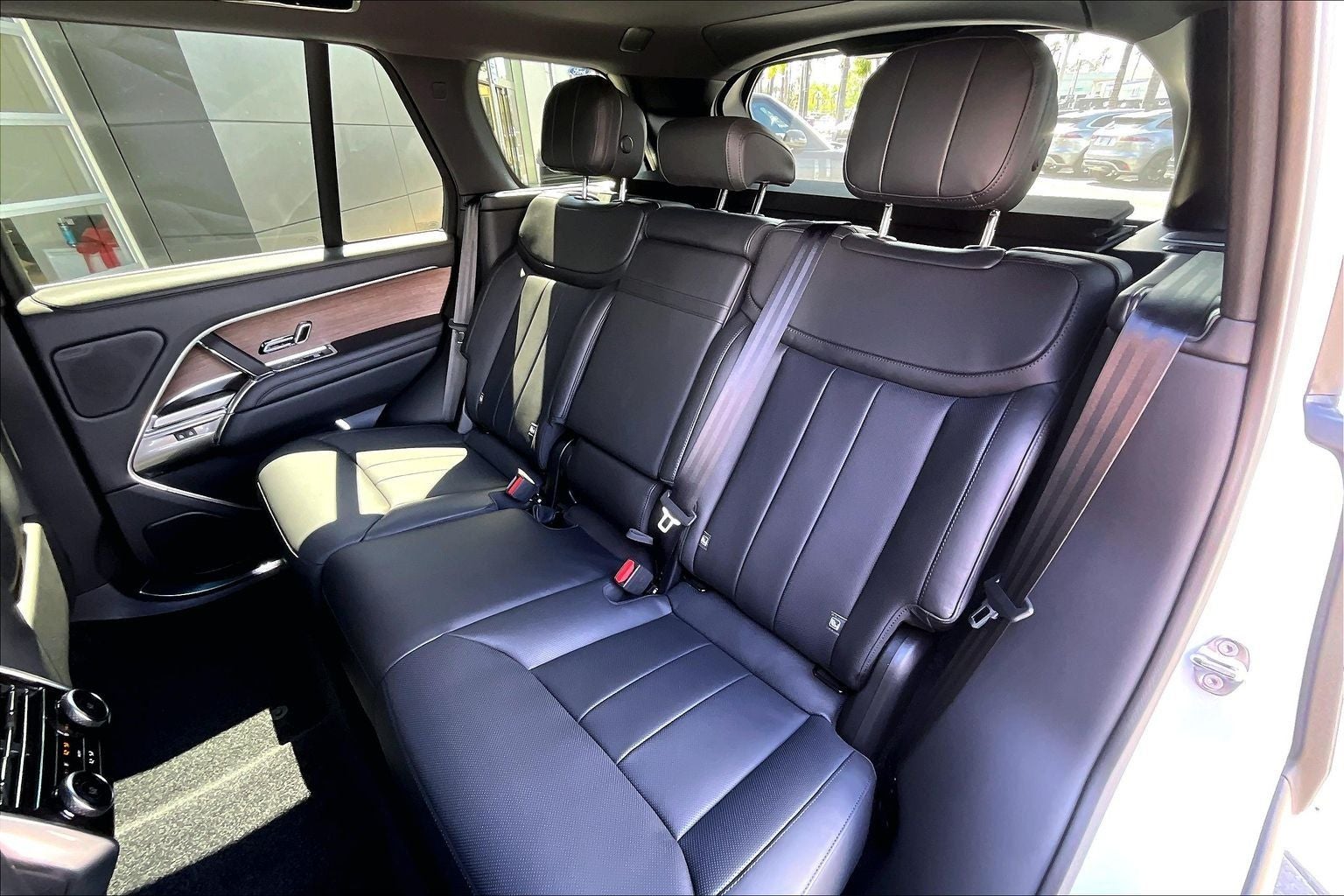 2025 Land Rover Range Rover Plug-In Hybrid SE