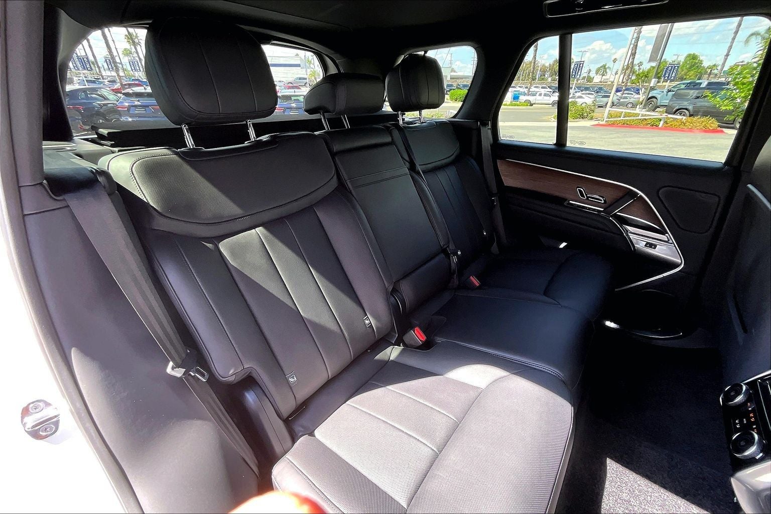 2025 Land Rover Range Rover Plug-In Hybrid SE