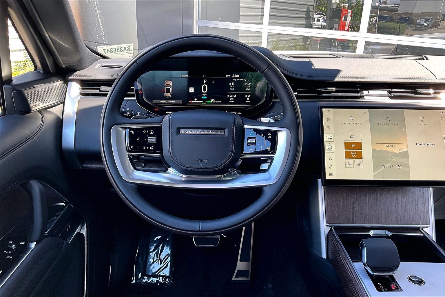 2025 Land Rover Range Rover Plug-In Hybrid SE