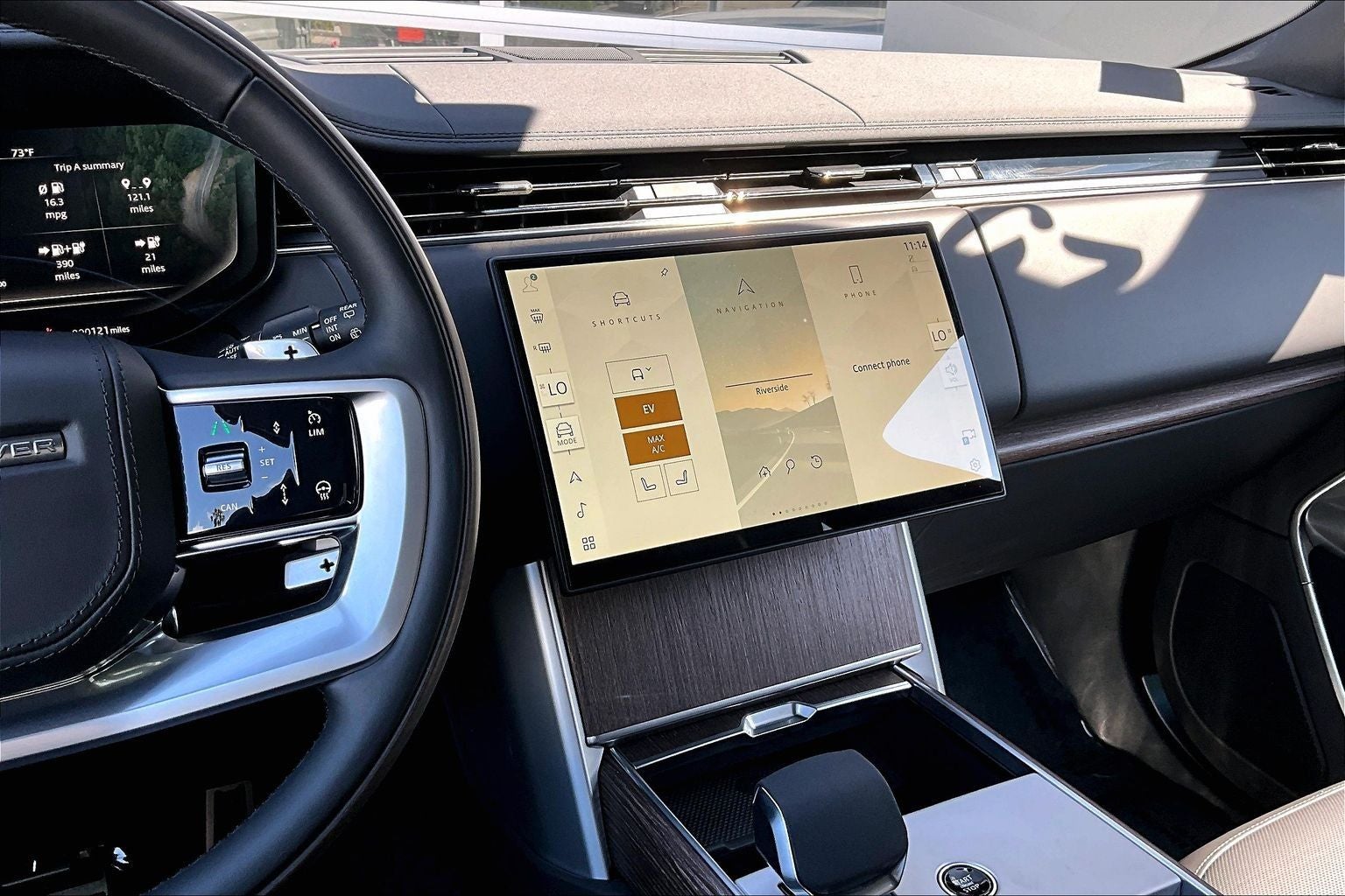 2025 Land Rover Range Rover Plug-In Hybrid SE