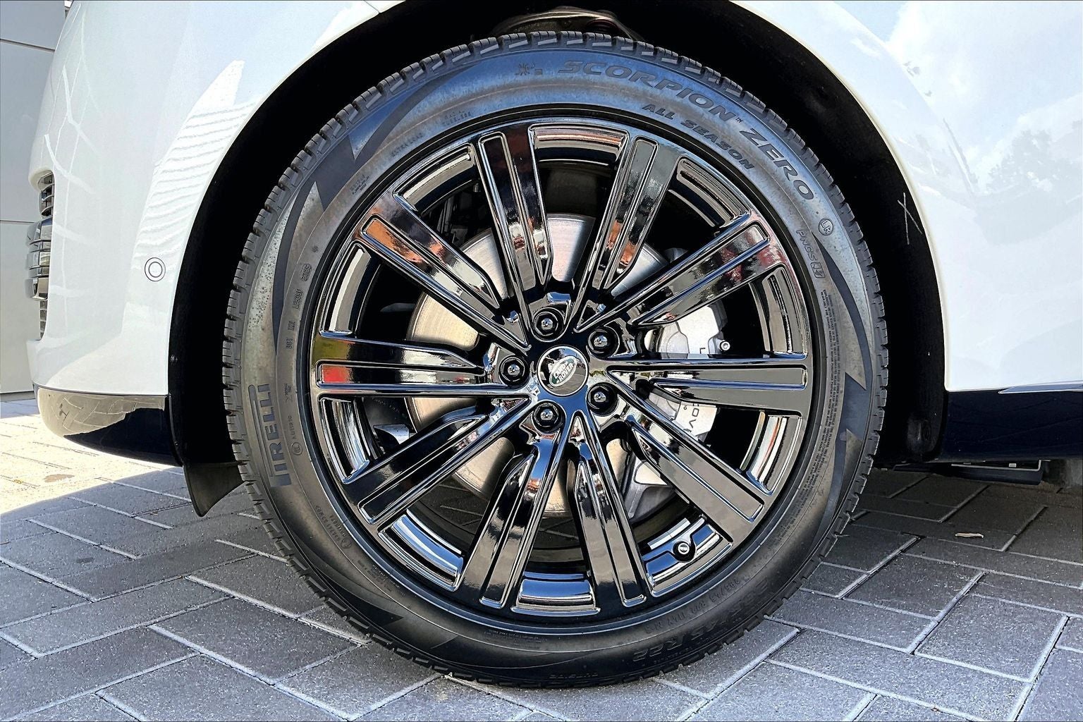 2025 Land Rover Range Rover Plug-In Hybrid SE